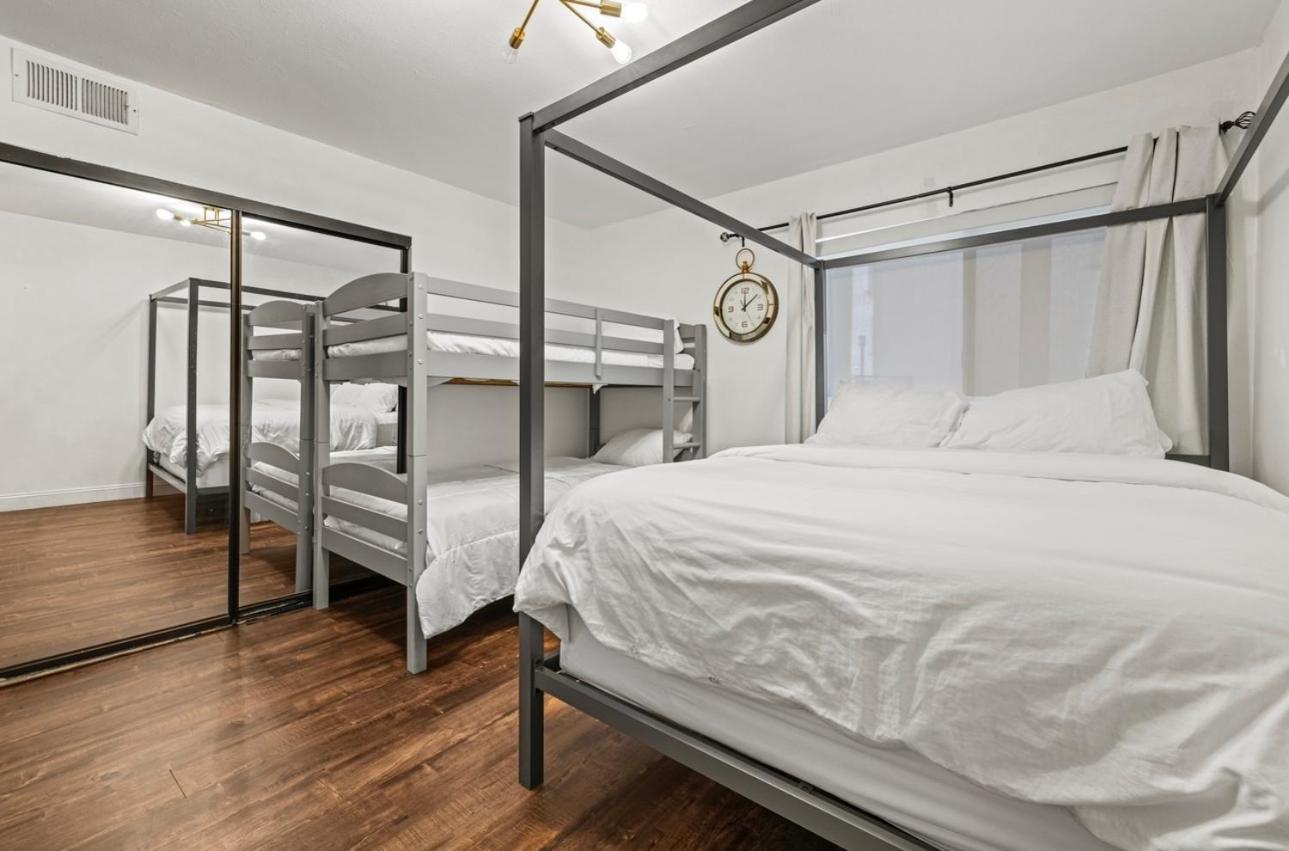 Elegant Hollywood Retreat - Spacious 2Br 2Ba Condo With Resort-Style Amenities ロサンゼルス エクステリア 写真